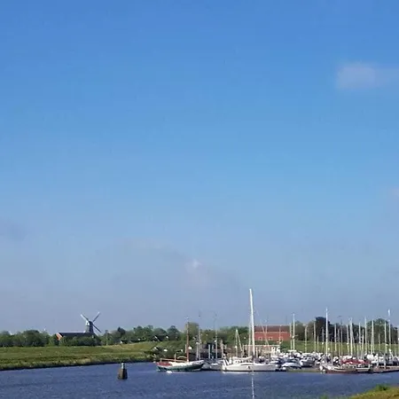 Botel Of A Comfortable Holiday *